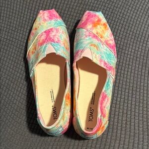 NWOT’s- TOMS Women's Colorful Tie-Dye Flats SZ  7. 5